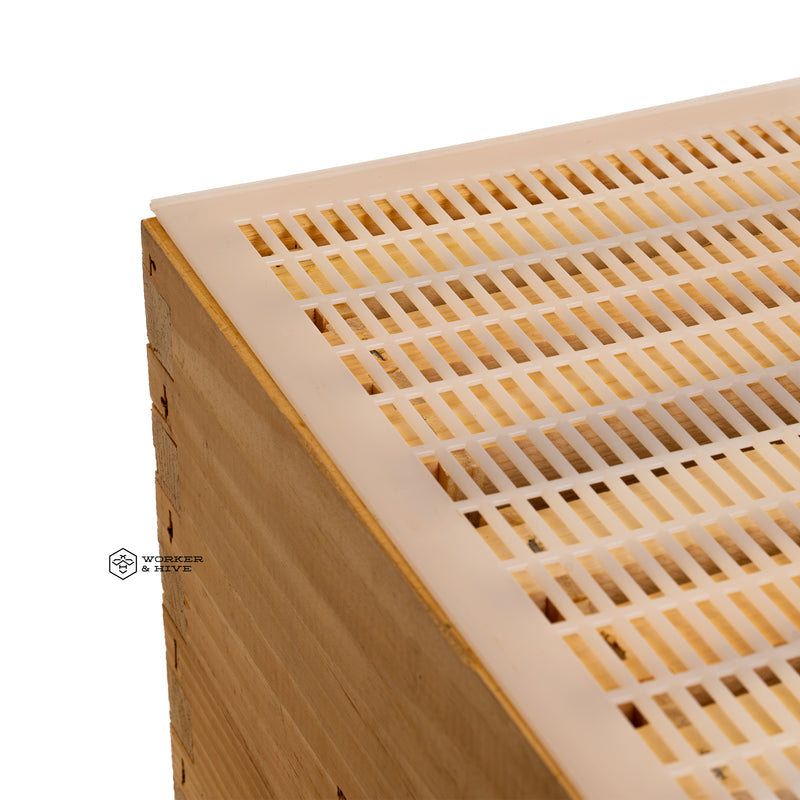 8 Frame Plastic Queen Excluder