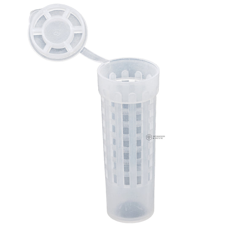 Queen cell protection sleeve (hair roller style)