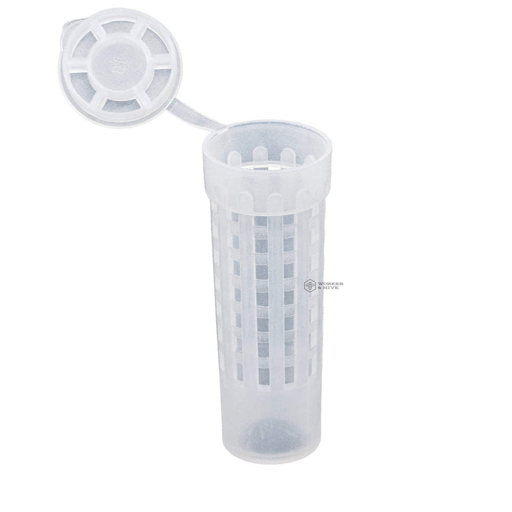 Queen cell protection sleeve (hair roller style)