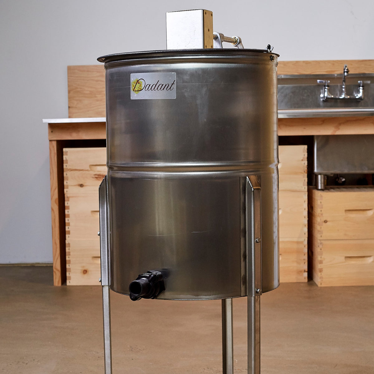 Little Wonder Extractor with legs (4 Frame Hand Powered) — Worker and ...