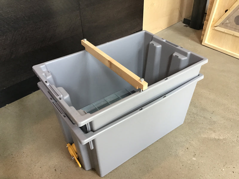 Mann lake Hobbyist Uncapping Tank